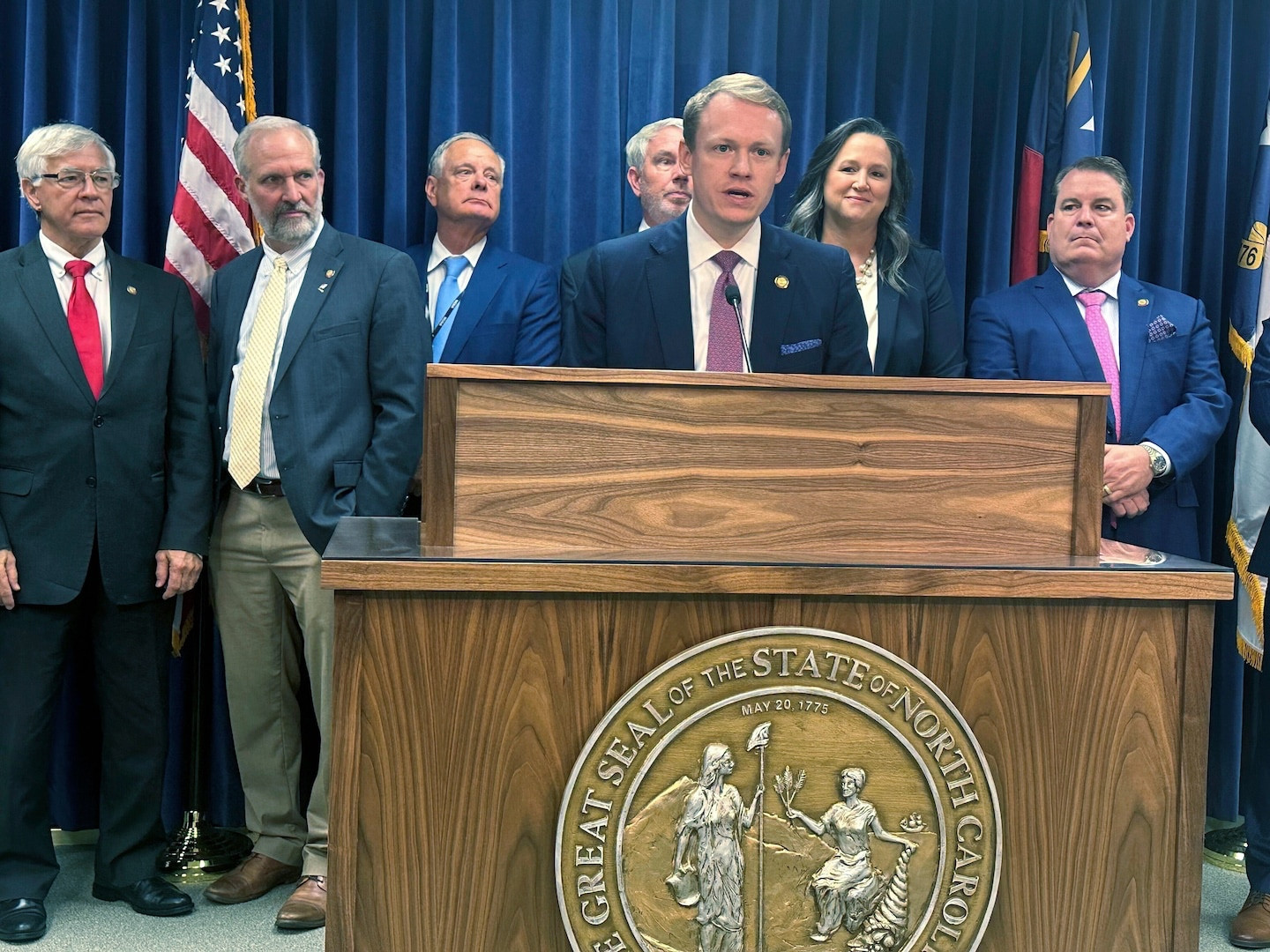 Link Preview: 
Republicans in North Carolina pass sweeping changes to consolidate power: The last-minute inclusions strip the incoming Democratic governor and attorney general of significant authority before the GOP loses its supermajority.