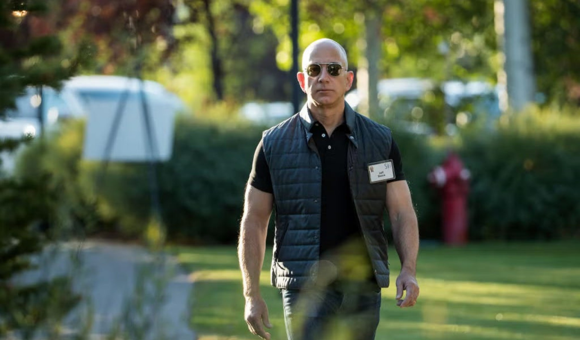 Link Preview: 
Monopoly Round-Up: Jeff Bezos and the Washington Post Teach Democrats About Billionaires: Jeff Bezos used his control over the Washington Post to avoid offending Trump. Bezos needs those defense contracts. Yet in doing so, he's taught Democrats a valuable lesson.