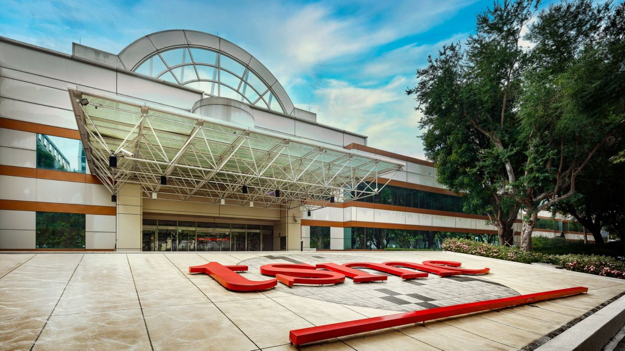 Link Preview: 
TSMC and Intel rumors stoke Taiwanese fears of losing its 'Silicon Shield': TSMC and Intel rumors spark media hysteria in Taiwan.