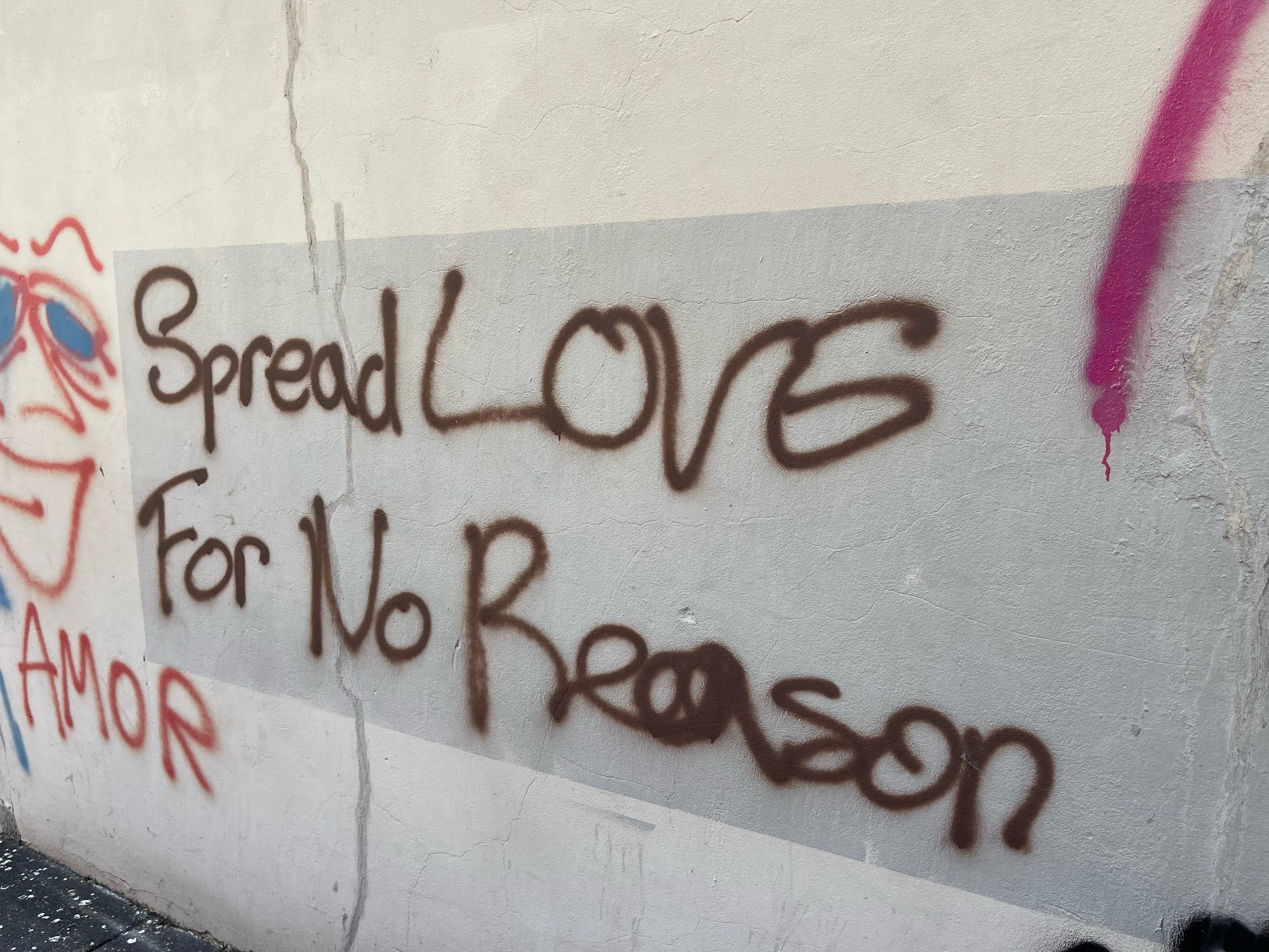 Grafitti: “Spread LOVE For No Reason”