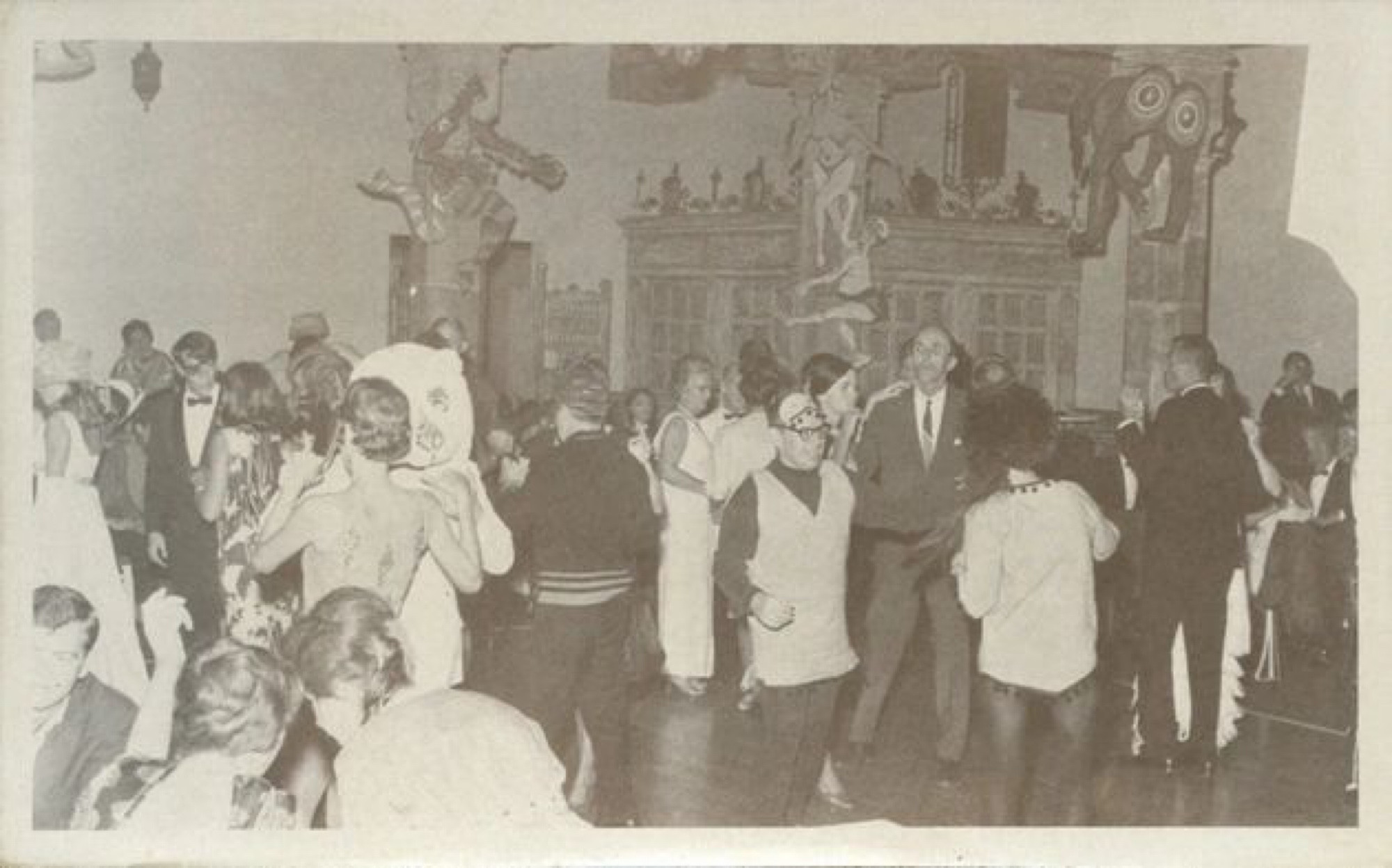 Link Preview: 
The Death of Community Gathering at New College: As the fall semester begins at New College,  the administration seems to be ramping up its efforts to fundamentally change the school’s core values, including the disposal of hundreds of books from th...