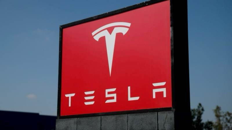 Link Preview:
Tesla's China sales plunge nearly 50% in February: Tesla's sales of China-made electric vehicles dropped 49.2% in February compared to the same month last year, according to data from the China Passenger Car Association (CPCA).The company sold 30,688 ...