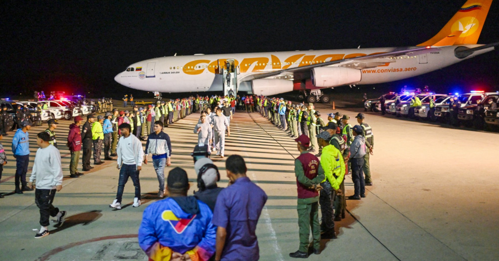 Link Preview: 
Venezuela-hired lawyers file petition in El Salvador aimed at freeing Venezuelans deported by U.S.: One of the attorneys said the Venezuelans they represent are not members of the Tren de Aragua gang, had migrated from their country and “don’t have any criminal record.”