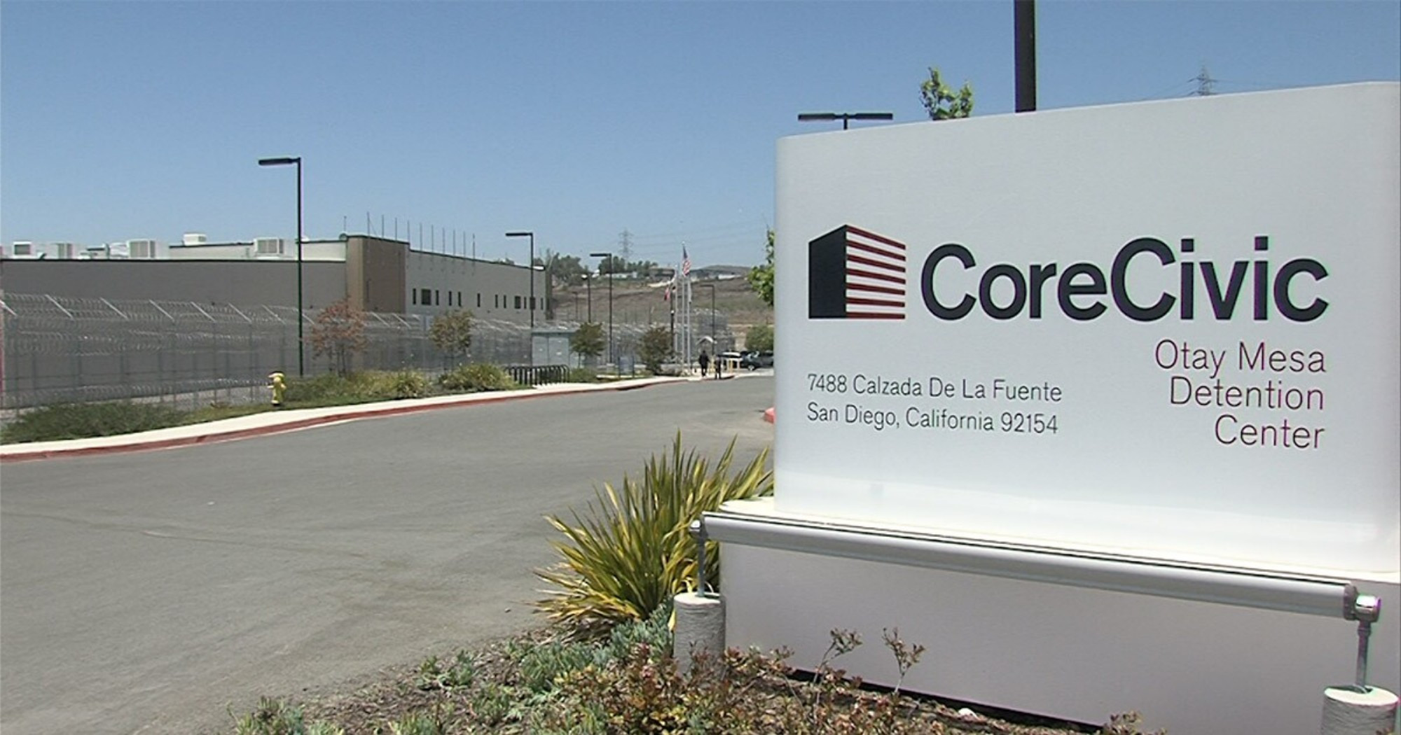 Link Preview: 
German tourist held indefinitely in San Diego area immigrant detention facility: The young woman had planned to spend a month with a friend in Los Angeles and then fly home to Berlin. But she’s been in federal custody since late January.